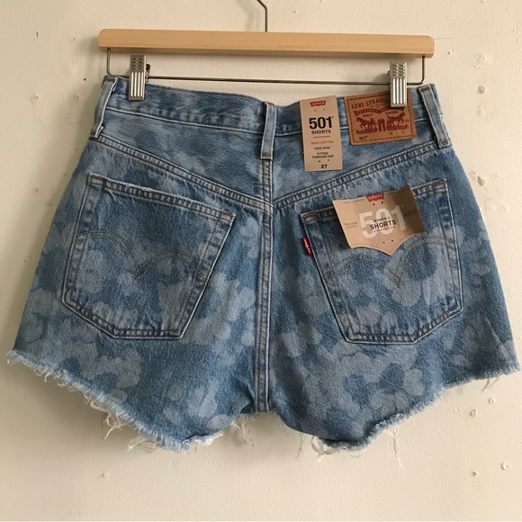 501® HIGH RISE WOMEN'S SHORTS / Color: Athens Blossom - Light Wash - Picture 2 of 9